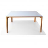 Mesa de madera y gran formato nowheresoon koldo camacho