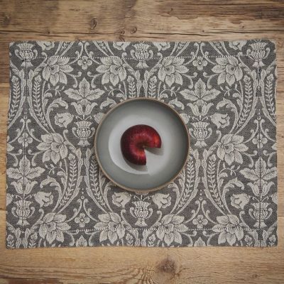 Americana_Donna_di_Coppe_nero_opt manteles individuales artesanales, diseño italiano