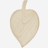 Tabla de presentación de madera con forma de hoja. Elaboración artesanal